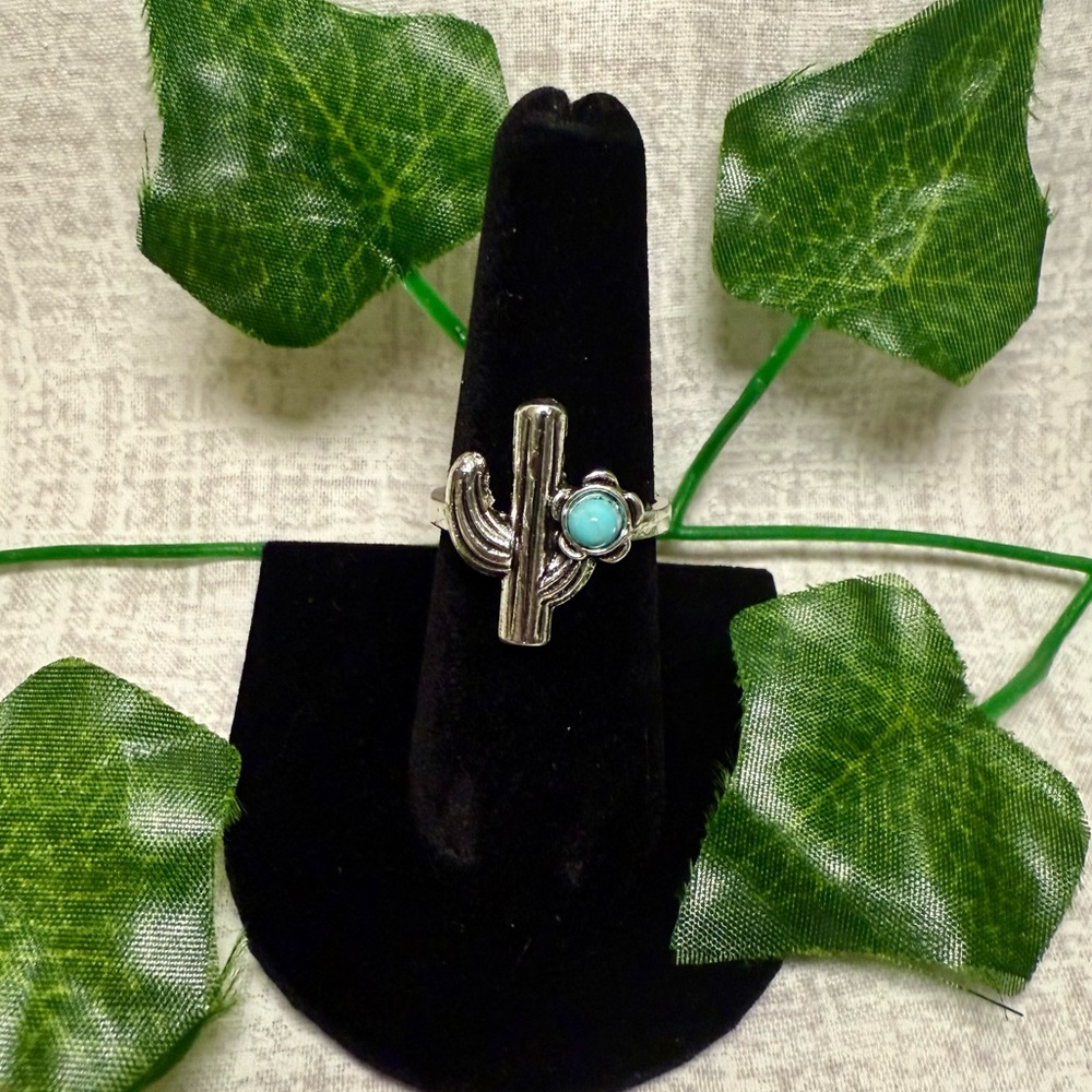 NWT Cactus Statement Ring w/Imitation Turquoise, Size 8 🌵
